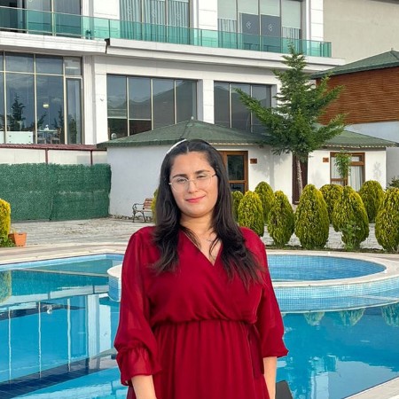 Ayten E.
