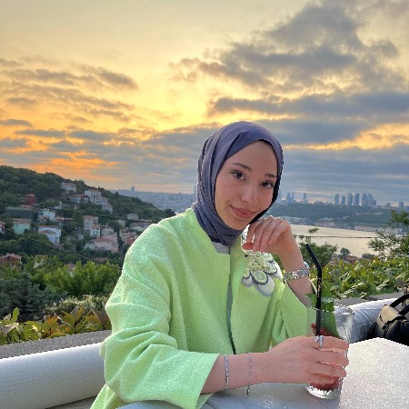 Nur Hilal T.