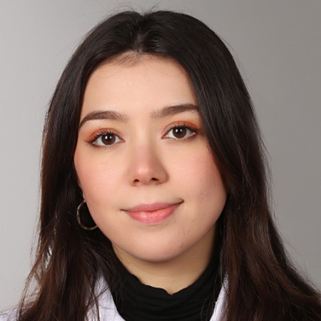 Feyza Nur B.