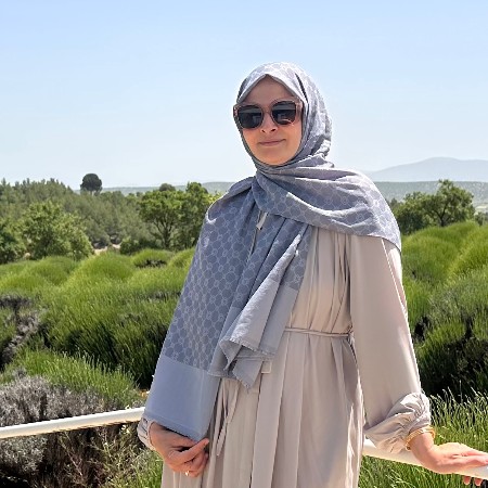 Elif T.