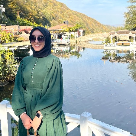 Ayşe G.