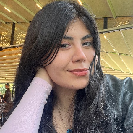 Ayşegül T.