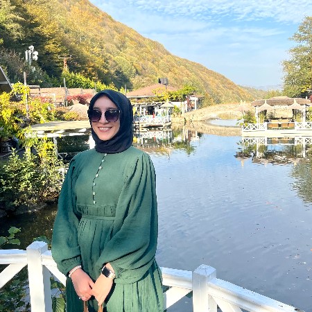 Ayşe G.