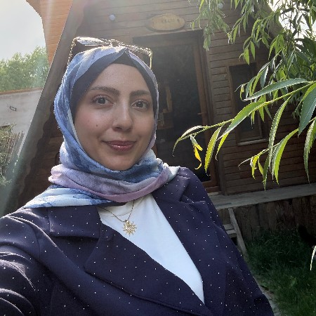 Esra Ö.