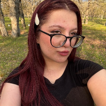 Hülya Ç.