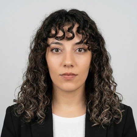 Derya G.