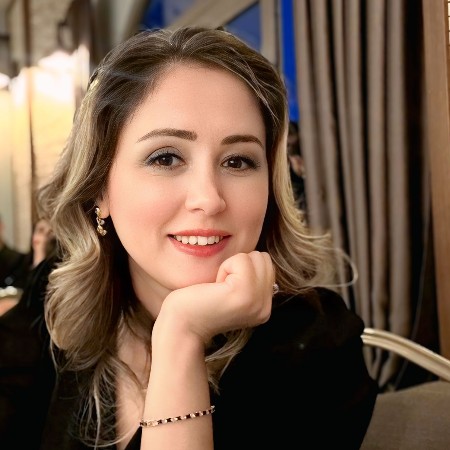 Ayşenur İ.