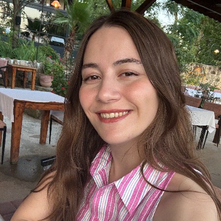Cansu K.