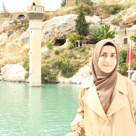 Emine Y.