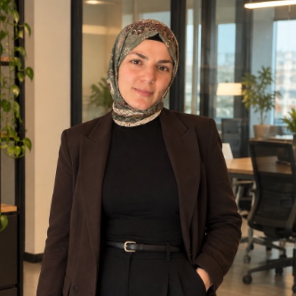 Ayşe C.