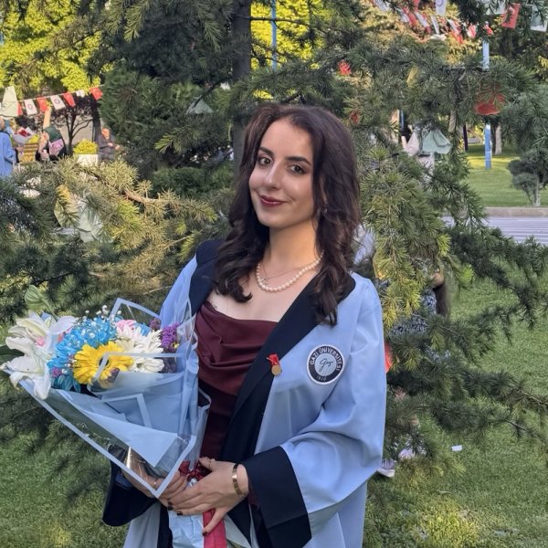 Elif Nur F.