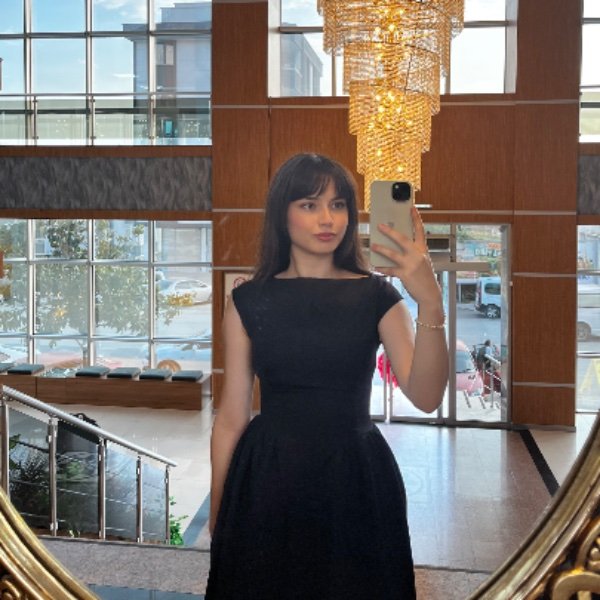 Özge K.