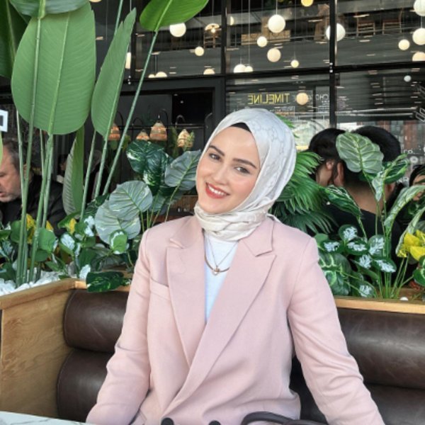Ayşenur T.