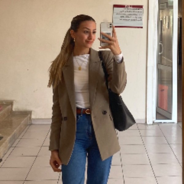 Ayşegül T.