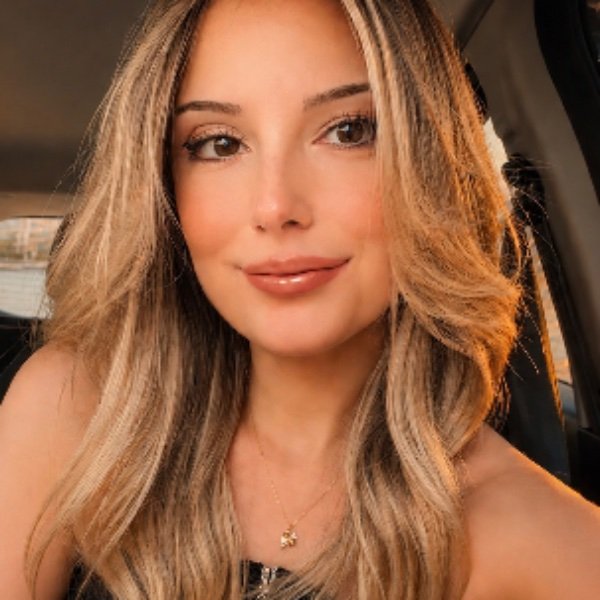 Selen M.
