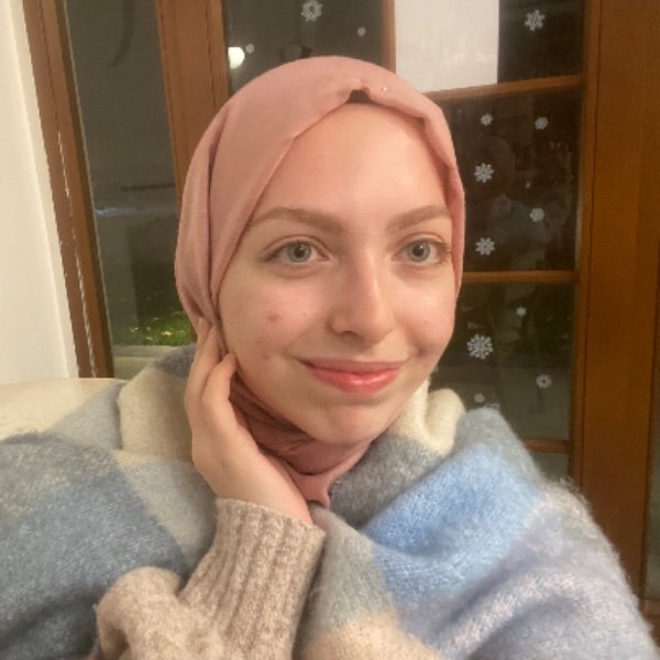 Elif Ö.